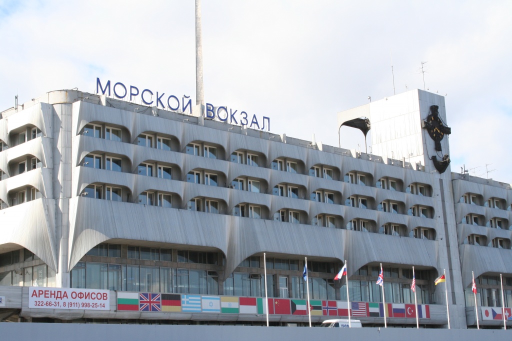 Здание комплекса Морской вокзал СПб.JPG